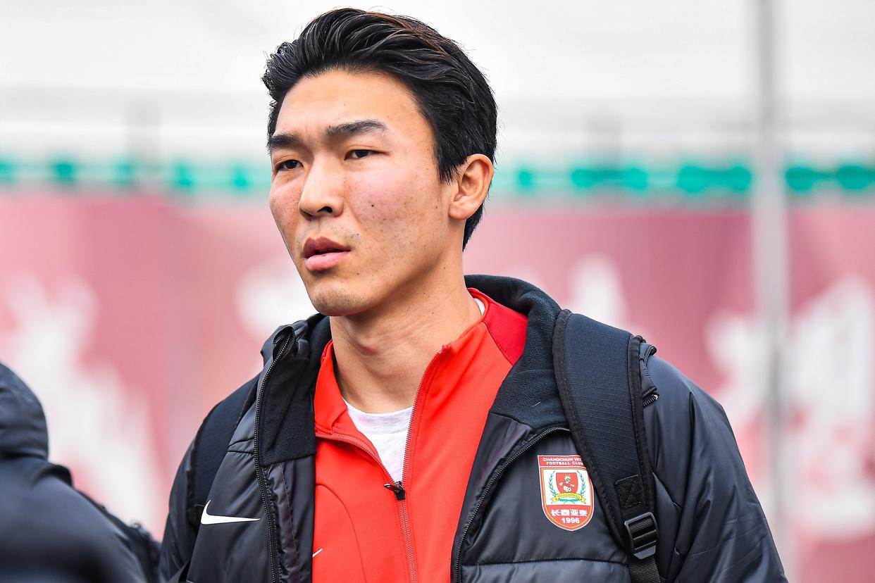 关键时刻成都蓉城调整名单以备足总杯，防线松动环节打磨，赛场秩序良好，年轻球员得到机会